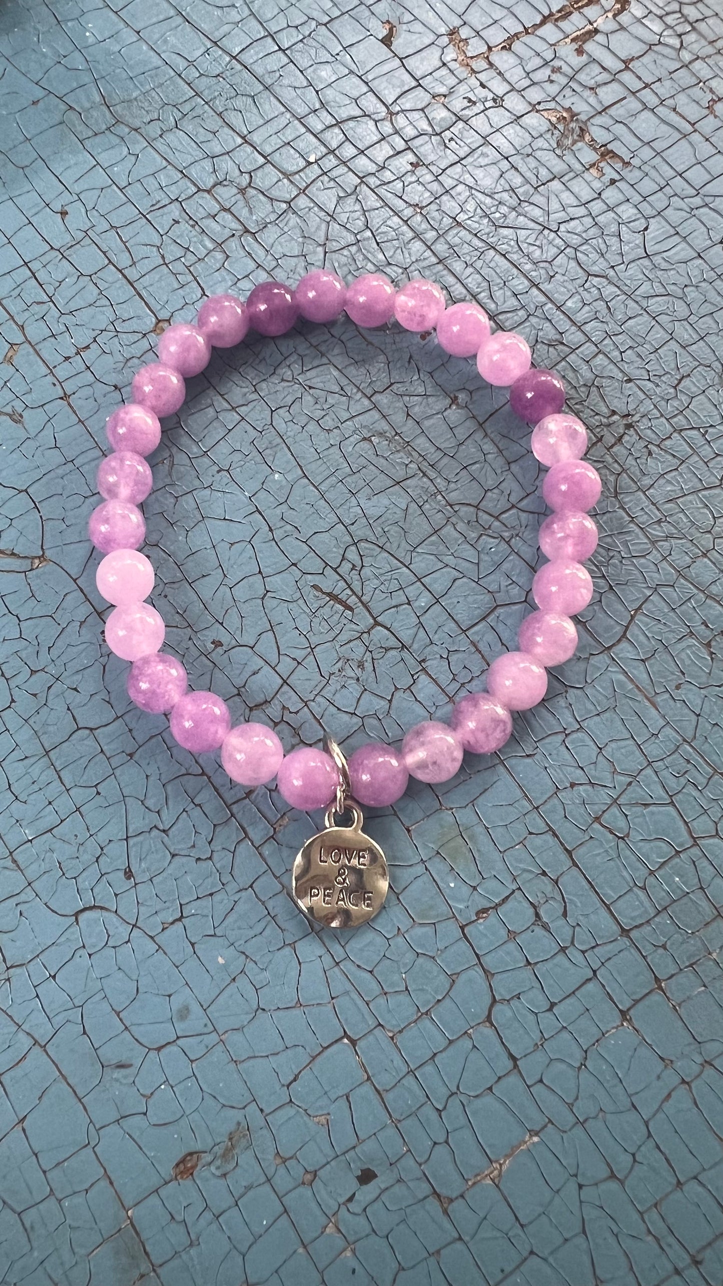 Ametist armband/Love & Peace - 6 mm